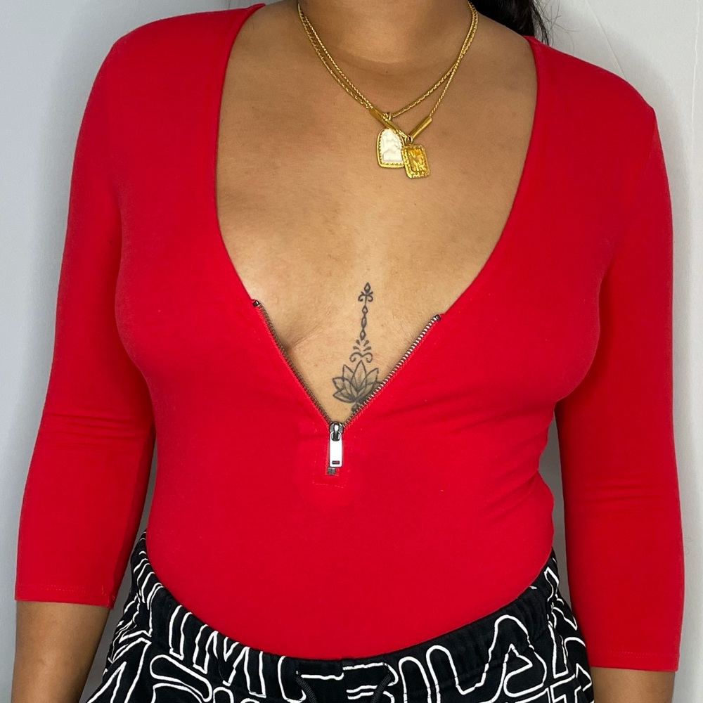 Middle zipper body suit